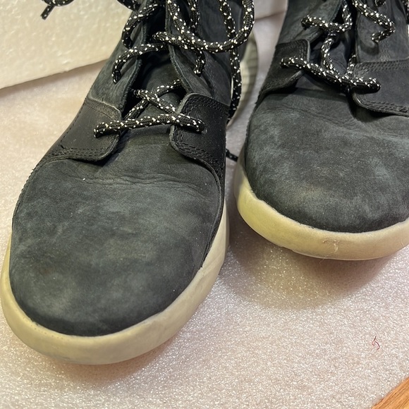 Timberland size 8 leather chukkas - Picture 2 of 4